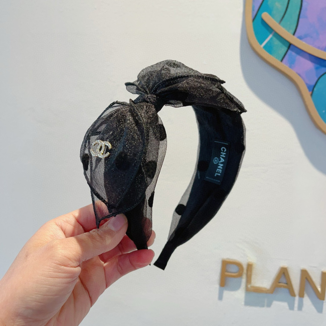 配包装
CHANEL（香奈儿）最新款小香大蝴蝶结波点洋气发箍，复古气质网纱头箍，网红爆款推荐 搭配高端材