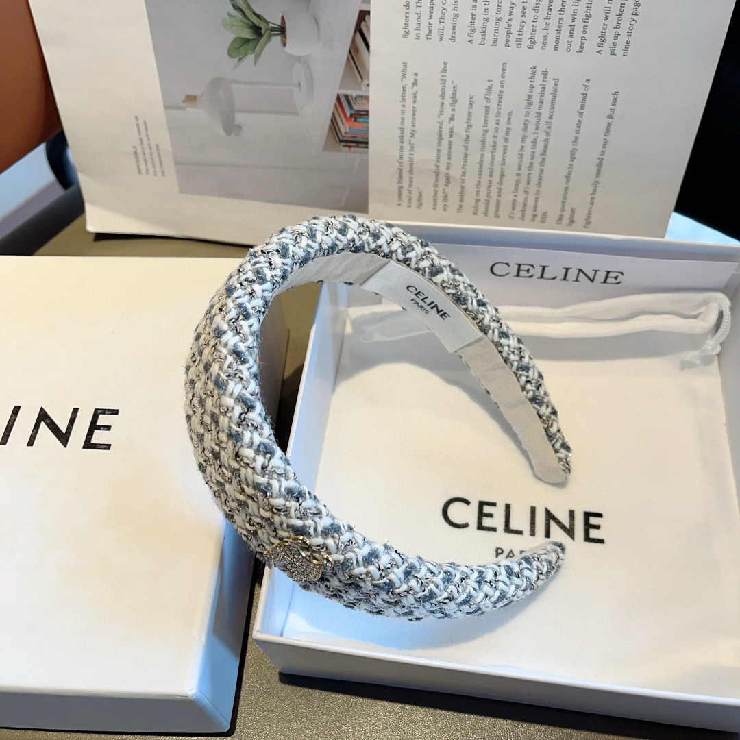 配包装
CELINE（赛琳）官方经典新款螺纹褶皱发箍，女神必备头箍，非常舒时尚百搭，舒适潮流款！