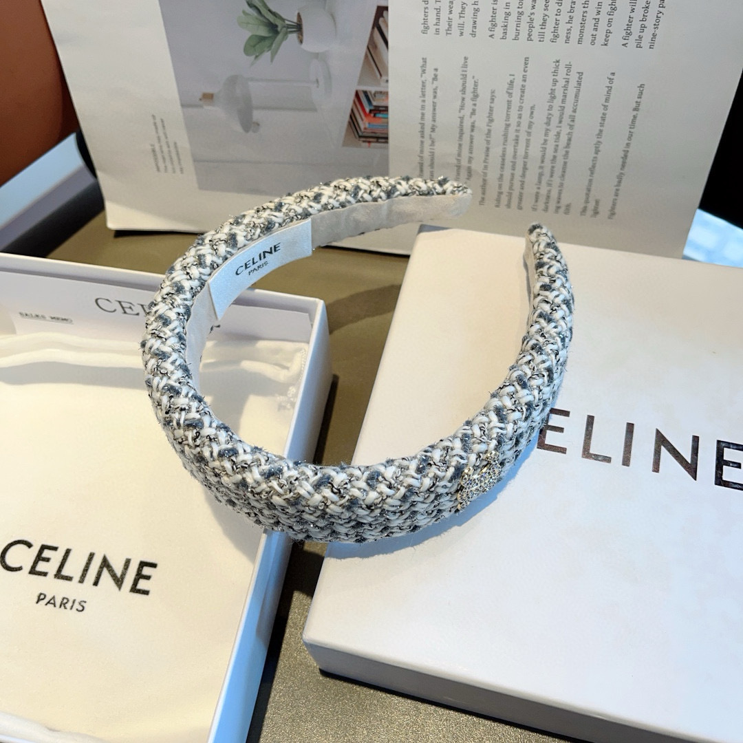 配包装
CELINE（赛琳）官方经典新款螺纹褶皱发箍，女神必备头箍，非常舒时尚百搭，舒适潮流款！