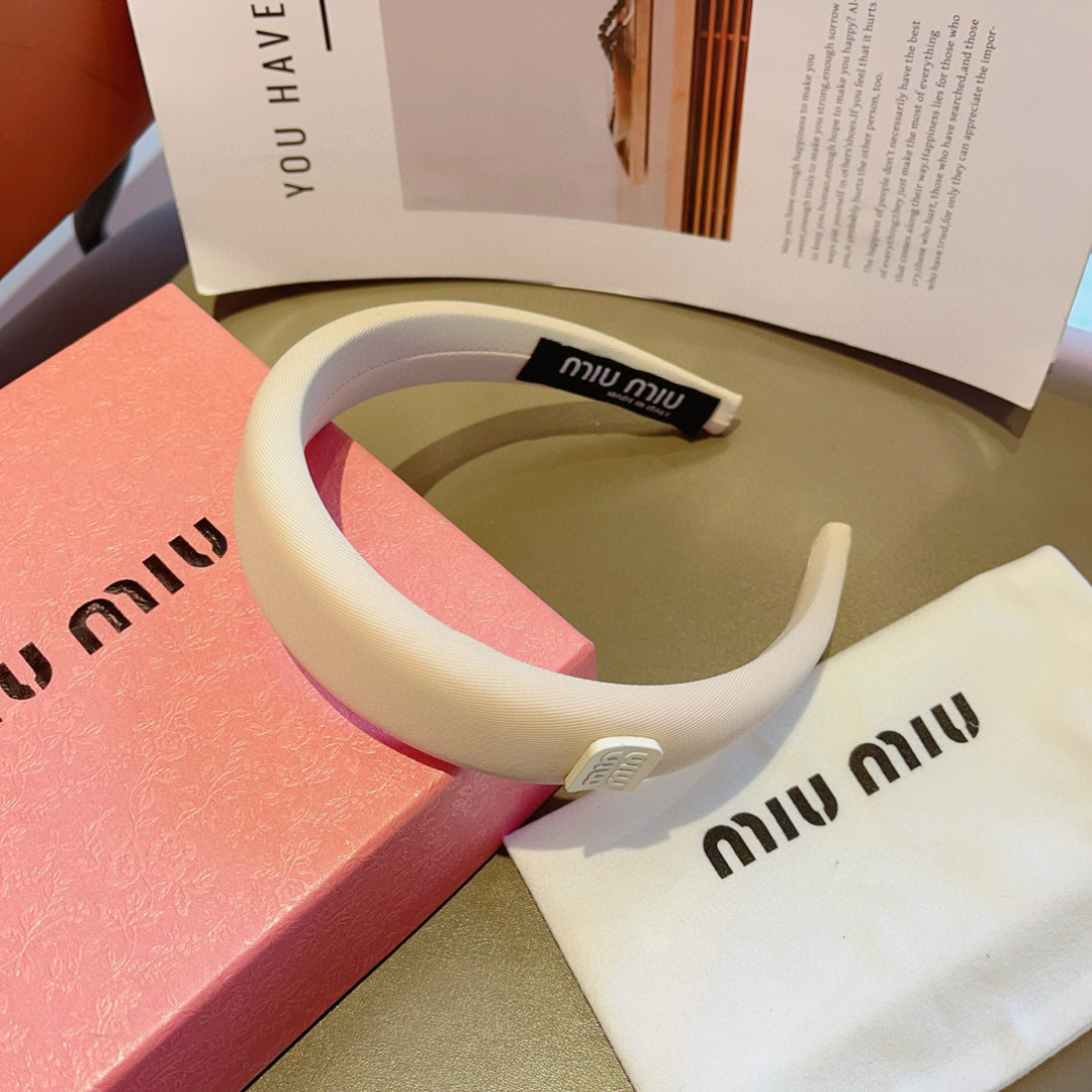 配包装
MIUMIU（缪缪）新款甜美字母手工制作发箍，少女感简约百搭头箍、潮女必备品，超级的高大上！