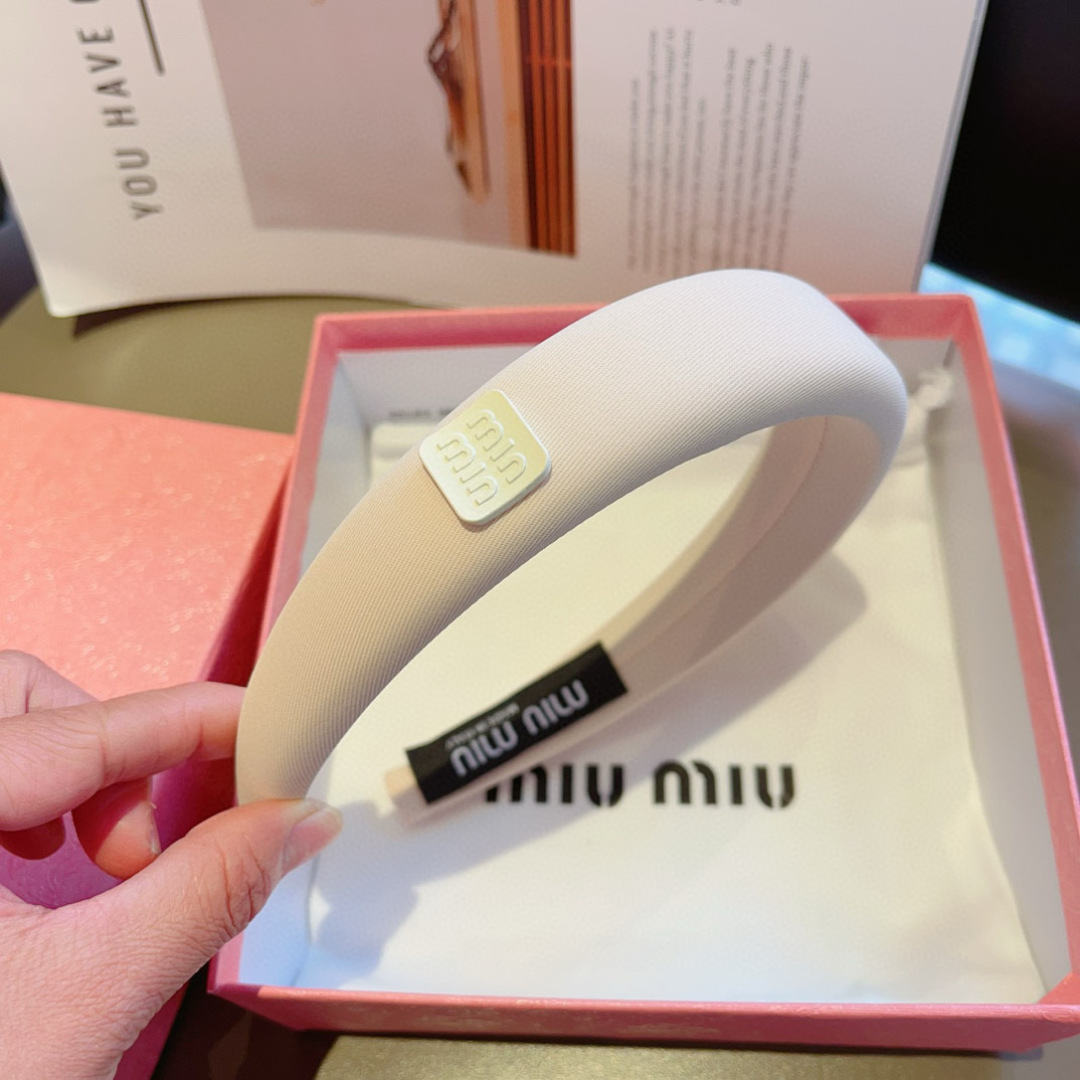 配包装
MIUMIU（缪缪）新款甜美字母手工制作发箍，少女感简约百搭头箍、潮女必备品，超级的高大上！