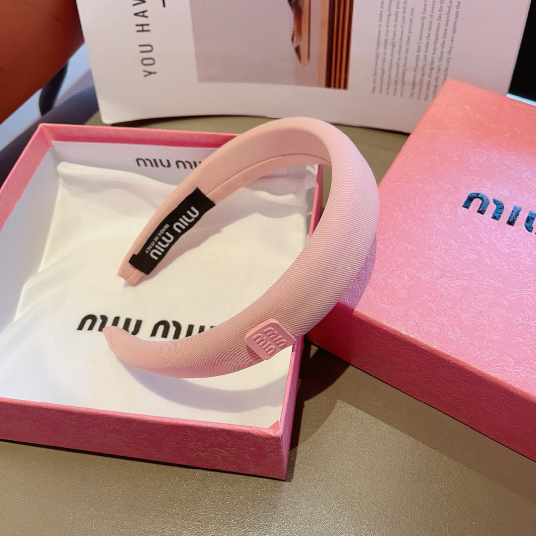 配包装
MIUMIU（缪缪）新款甜美字母手工制作发箍，少女感简约百搭头箍、潮女必备品，超级的高大上！