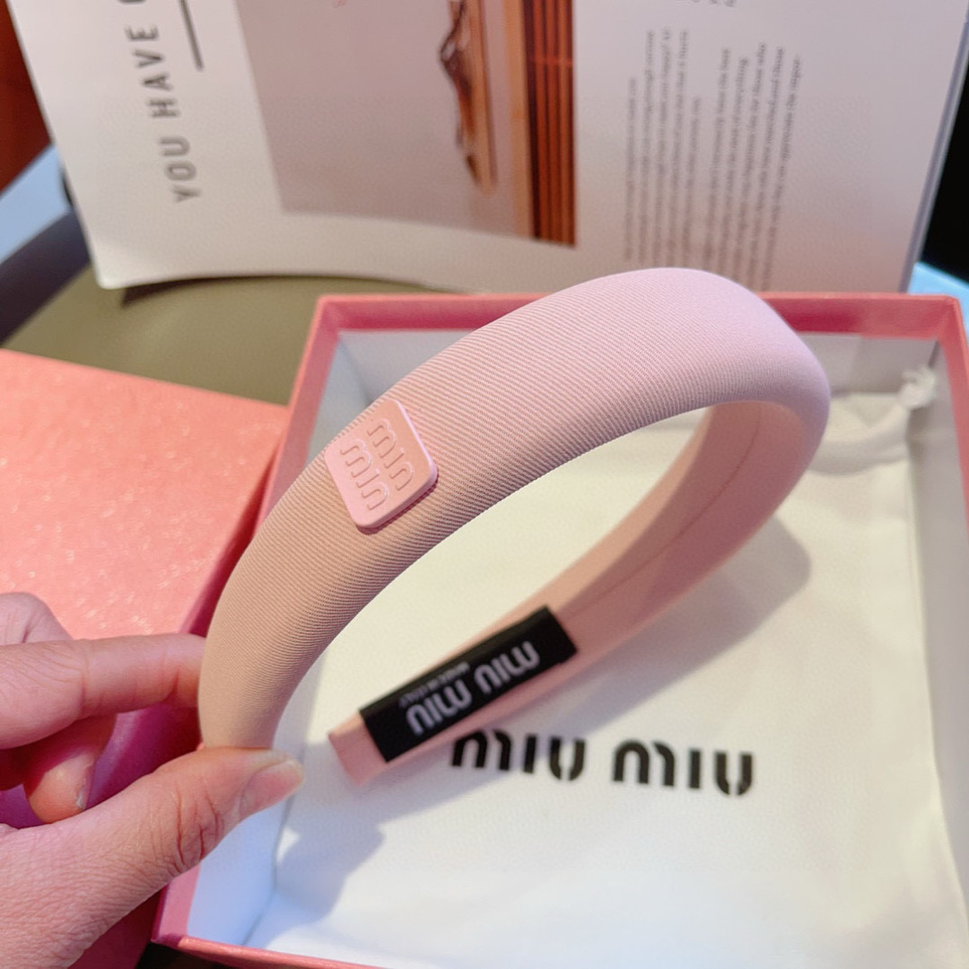 配包装
MIUMIU（缪缪）新款甜美字母手工制作发箍，少女感简约百搭头箍、潮女必备品，超级的高大上！