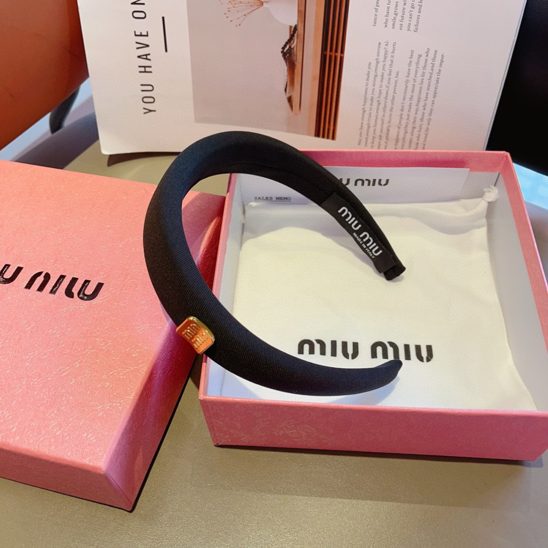 配包装
MIUMIU（缪缪）新款甜美字母手工制作发箍，少女感简约百搭头箍、潮女必备品，超级的高大上！