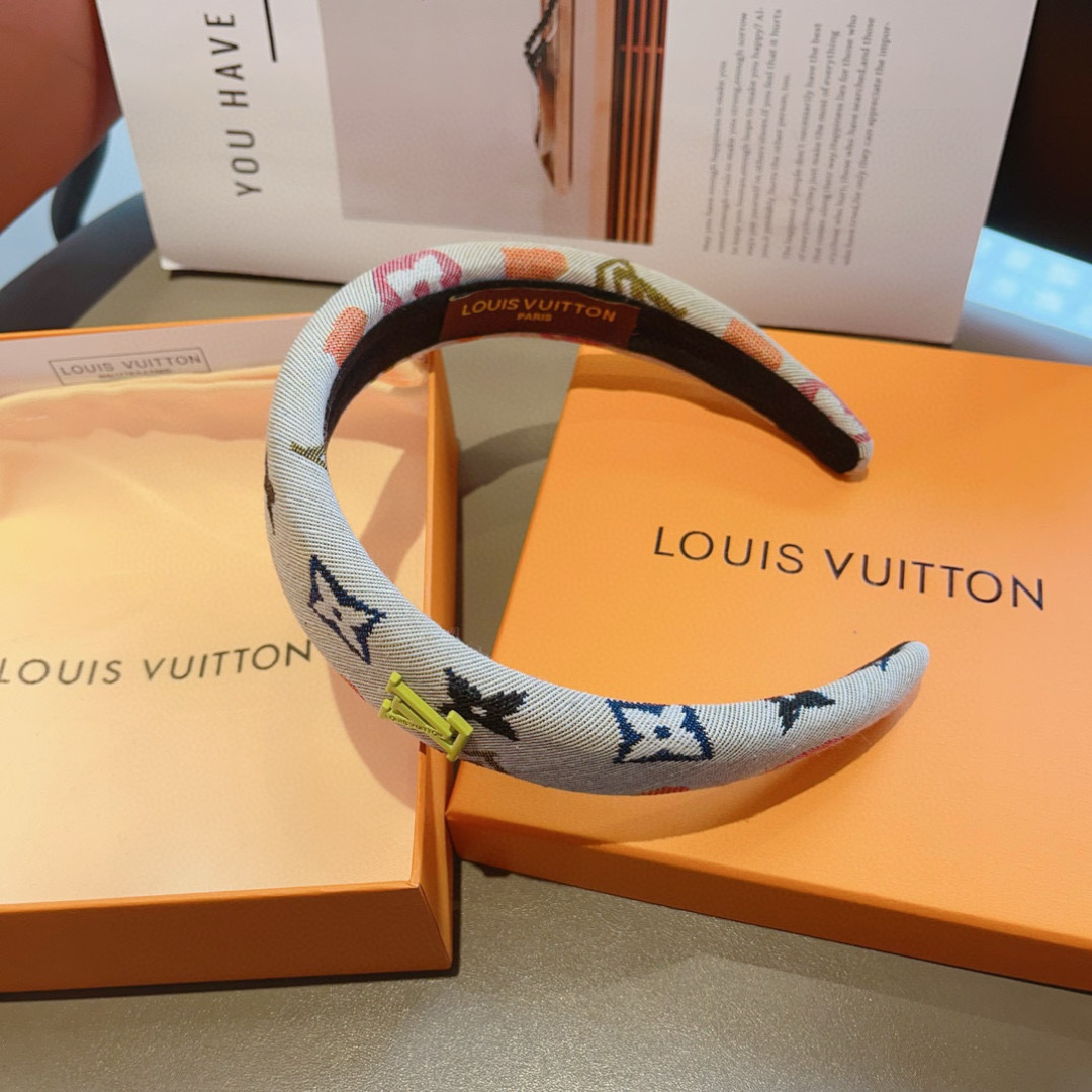 配包装
LV 路易威登 涂鸦火爆新款发箍，时尚可爱宽边头箍，专柜最新款来袭💕时尚百搭，女神必入  ！