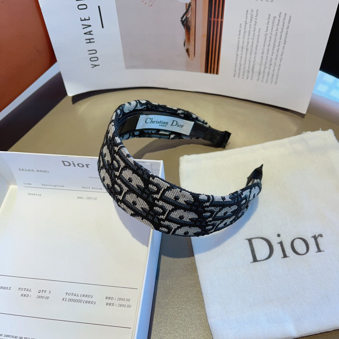 配包装
Dior（迪奥） 新款宽边高级感大牌发箍, 网红爆款带齿防滑老花头箍、让你的魅力绽放 清新淑女范