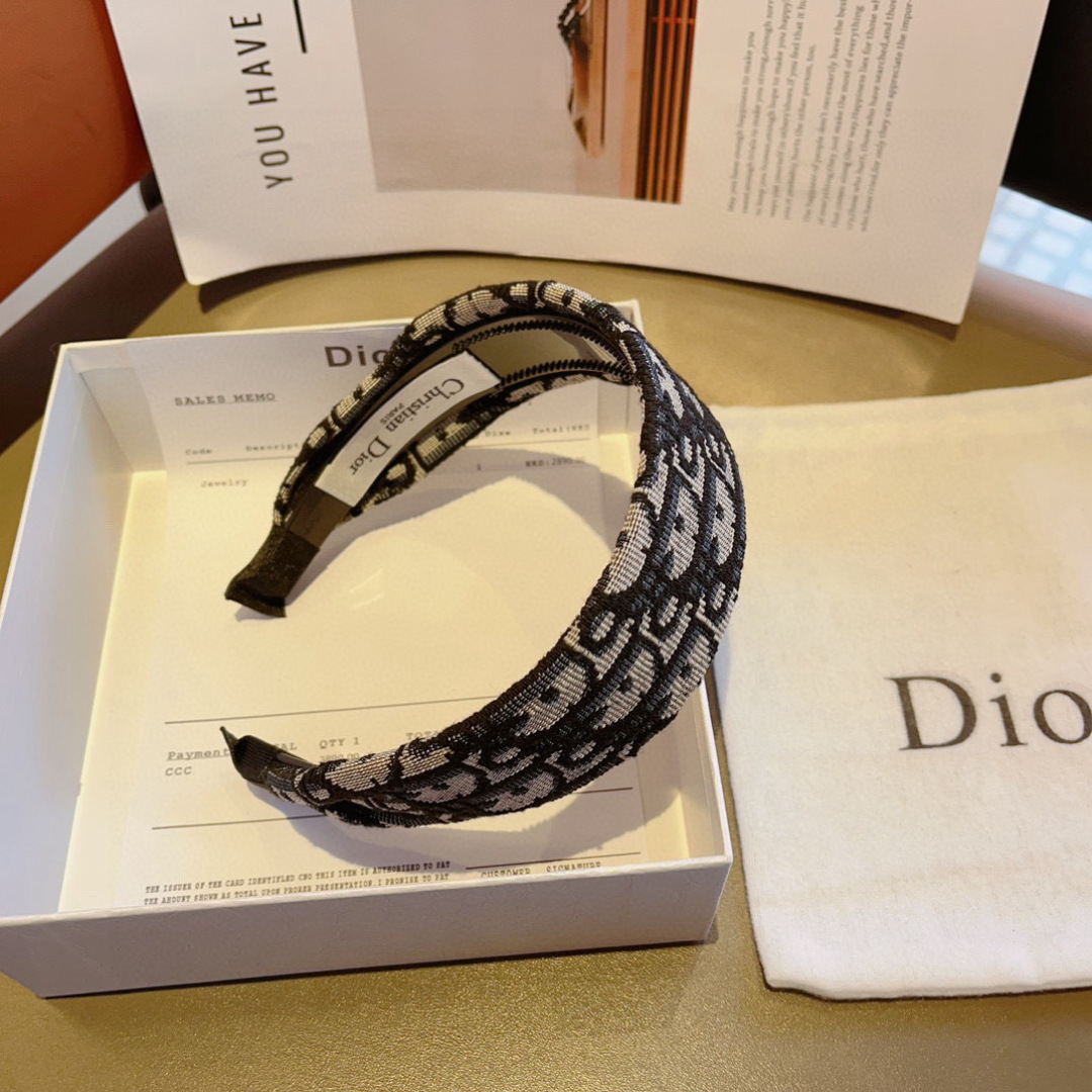 配包装
Dior（迪奥） 新款宽边高级感大牌发箍, 网红爆款带齿防滑老花头箍、让你的魅力绽放 清新淑女范