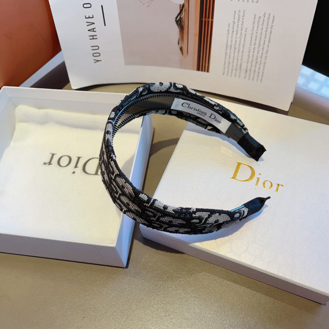 配包装
Dior（迪奥） 新款宽边高级感大牌发箍, 网红爆款带齿防滑老花头箍、让你的魅力绽放 清新淑女范