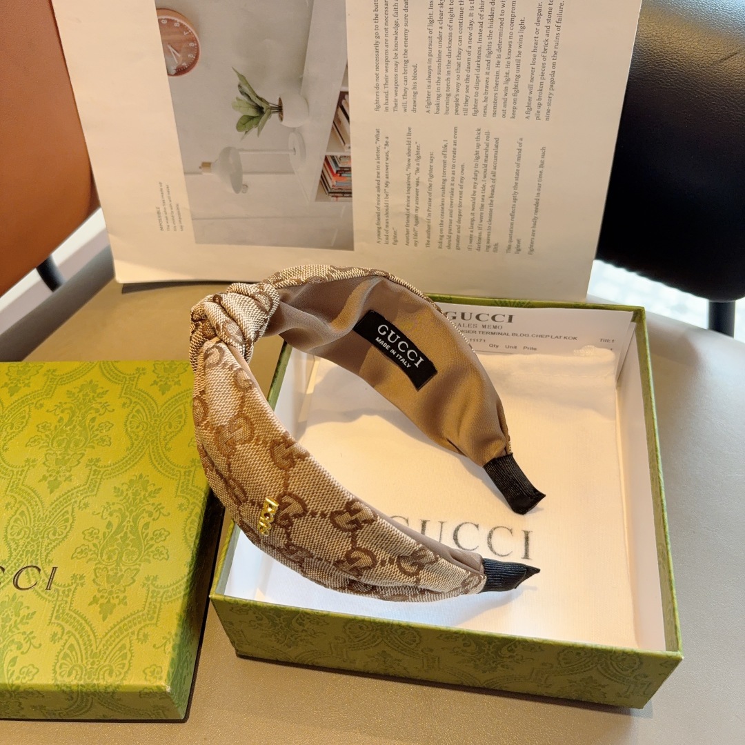 配包装
Gucci古奇 经典老花宽边发箍，女神外出必备单品，非常百搭，时尚潮流！