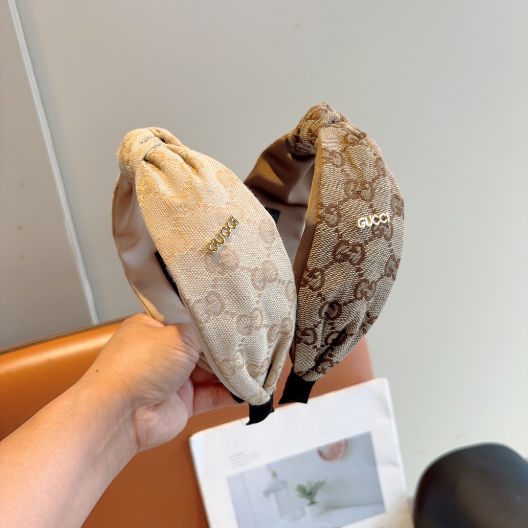 配包装
Gucci古奇 经典老花宽边发箍，女神外出必备单品，非常百搭，时尚潮流！