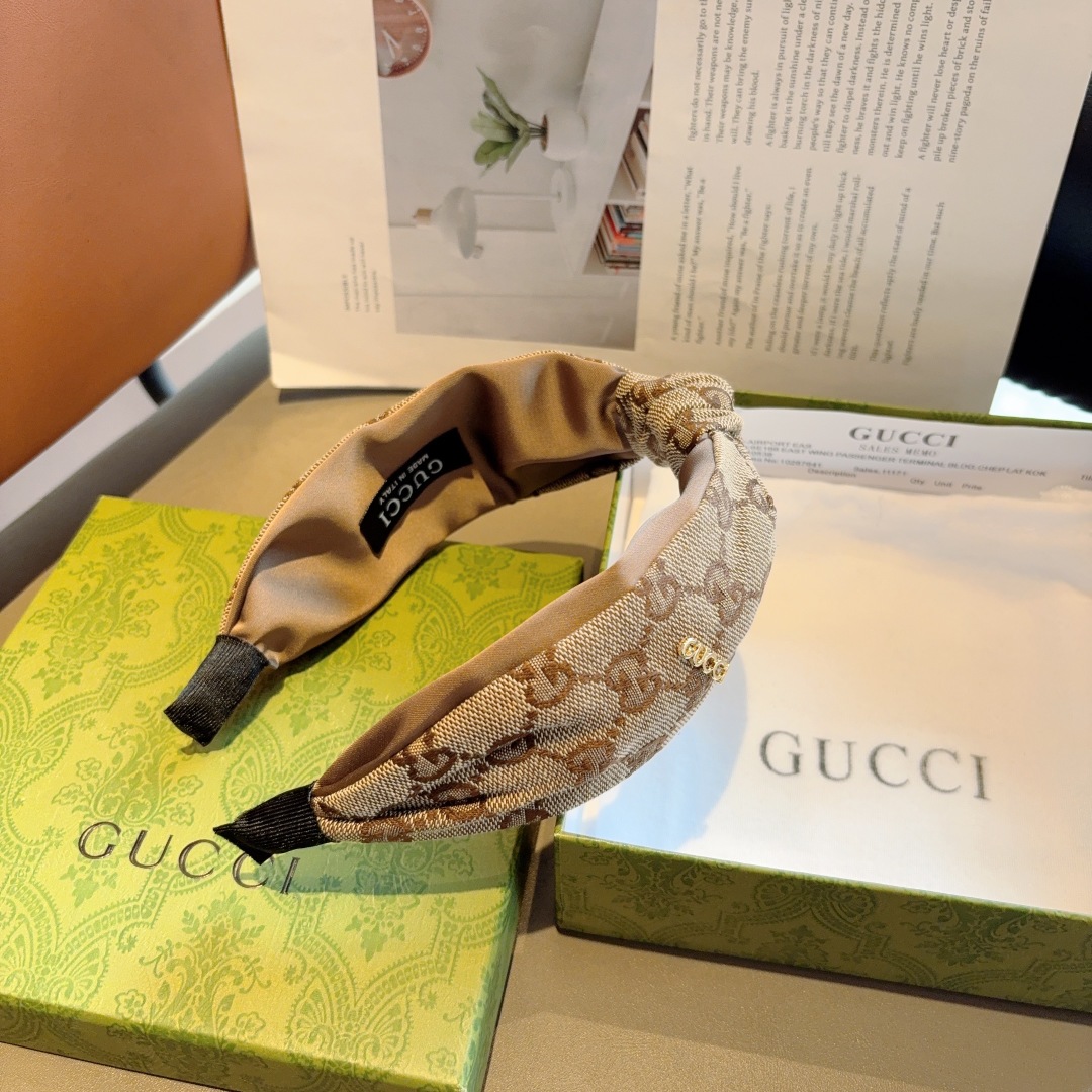 配包装
Gucci古奇 经典老花宽边发箍，女神外出必备单品，非常百搭，时尚潮流！