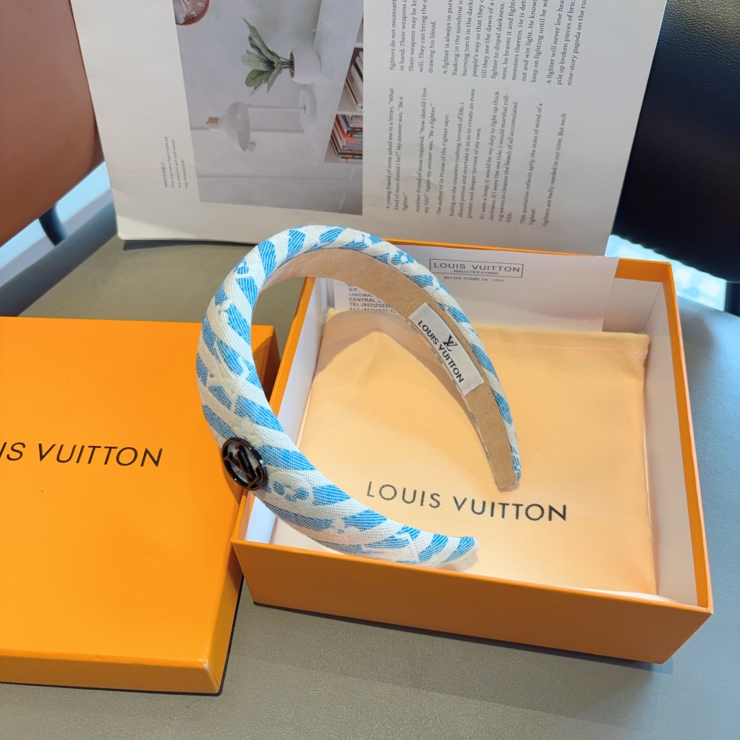 配包装
LV 路易威登 经典新款发箍，时尚可爱宽边头箍，专柜最新款来袭💕时尚百搭，女神必入  ！