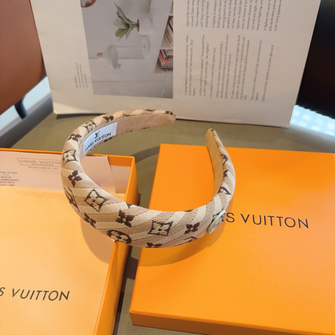 配包装
LV 路易威登 经典新款发箍，时尚可爱宽边头箍，专柜最新款来袭💕时尚百搭，女神必入  ！