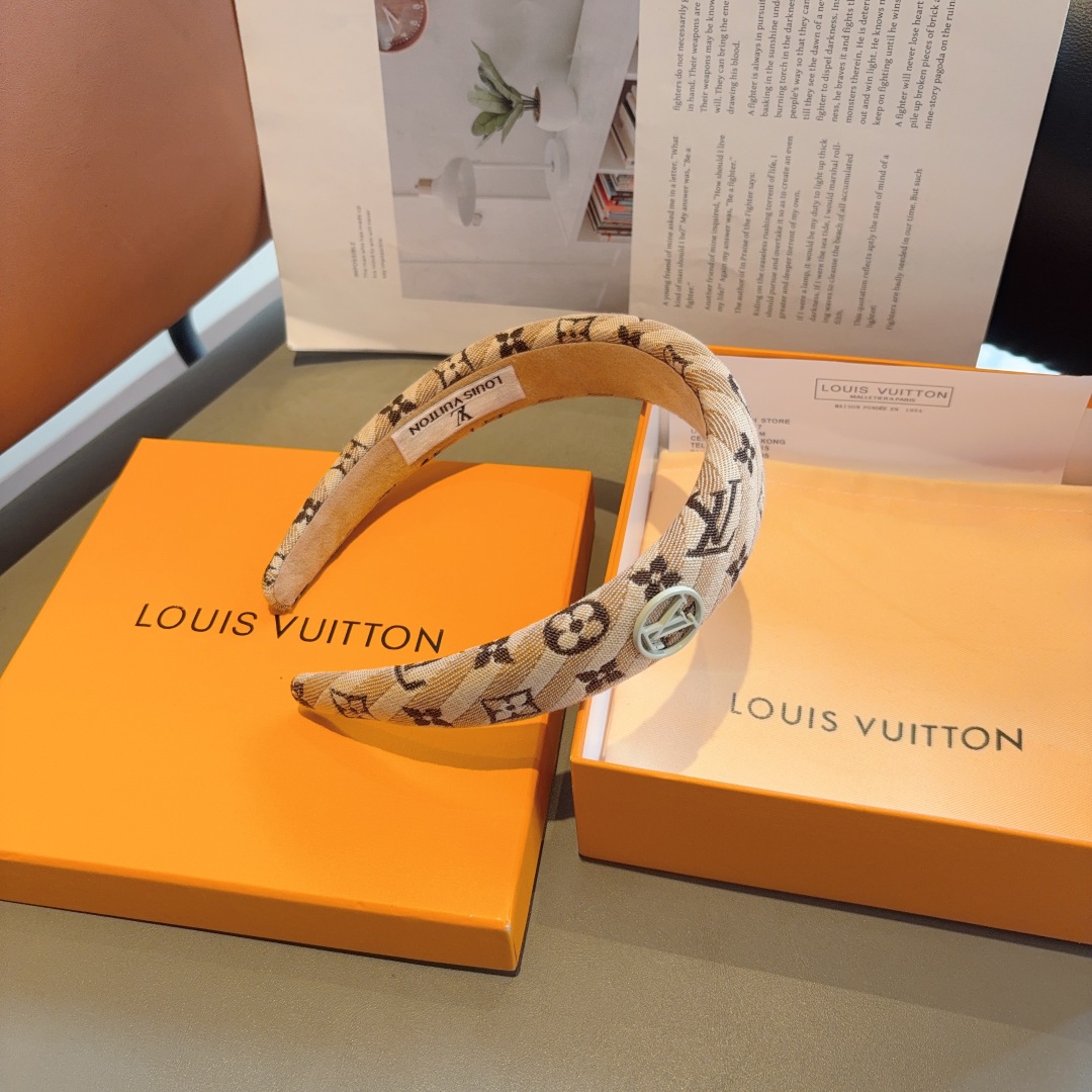 配包装
LV 路易威登 经典新款发箍，时尚可爱宽边头箍，专柜最新款来袭💕时尚百搭，女神必入  ！