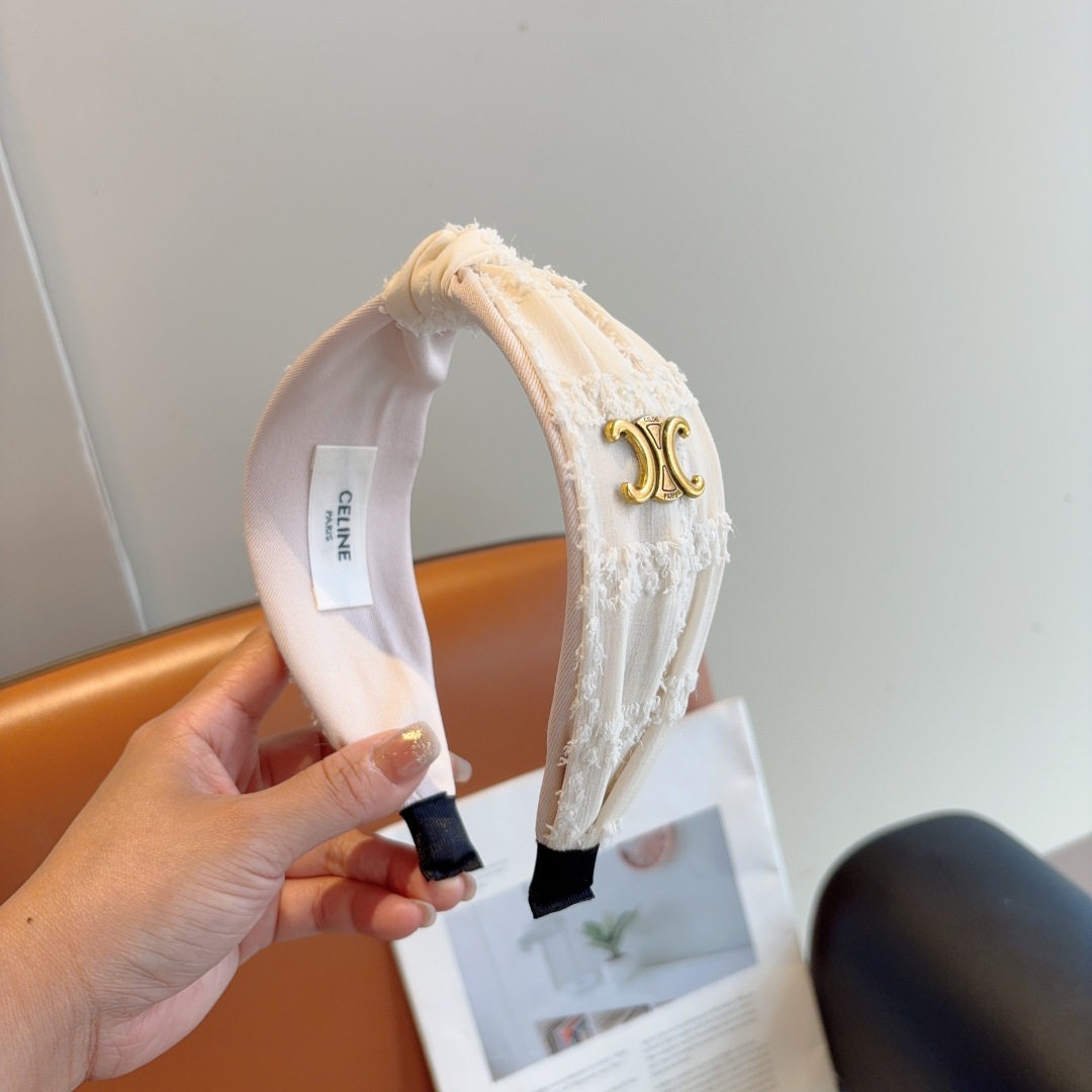配包装
CELINE（赛琳）新品网红同款发箍，佩戴舒适无压力，造型搭配必备！时尚外出百搭款发饰！