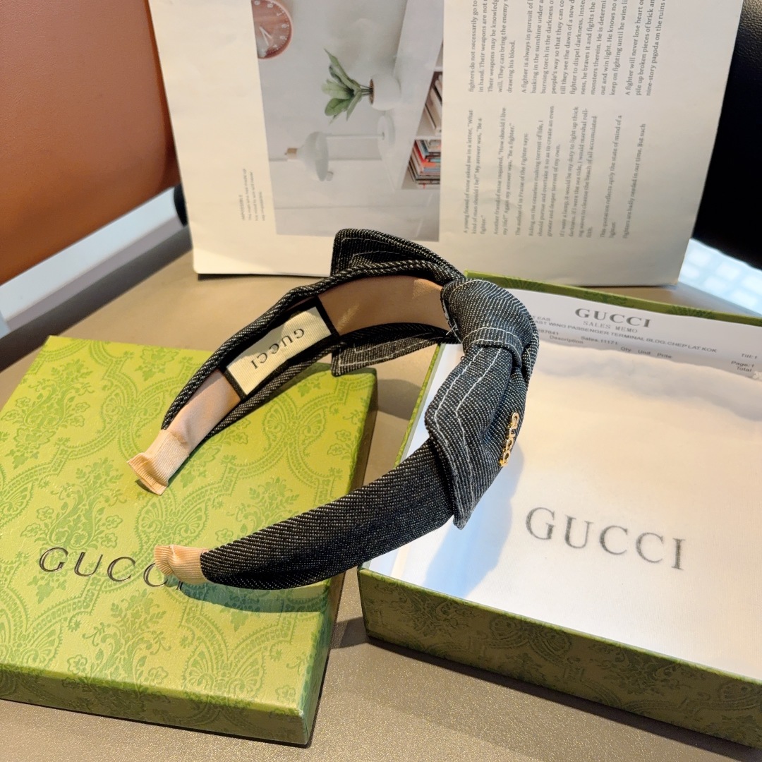 配包装
Gucci古奇 新款蝴蝶结牛仔布宽边发箍，女神外出必备单品，非常百搭，时尚潮流！