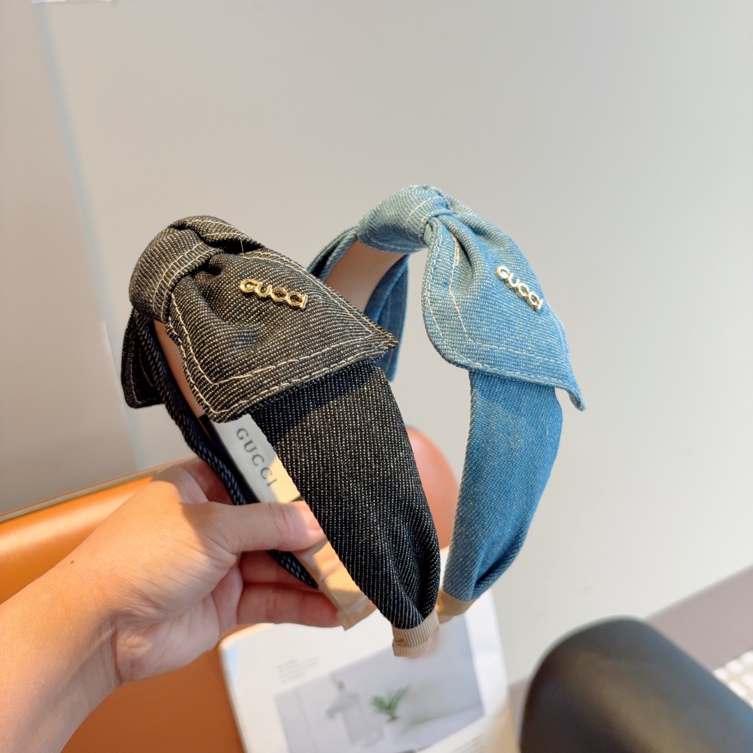配包装
Gucci古奇 新款蝴蝶结牛仔布宽边发箍，女神外出必备单品，非常百搭，时尚潮流！