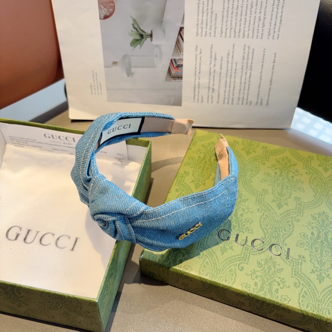 配包装
Gucci古奇 新款蝴蝶结牛仔布宽边发箍，女神外出必备单品，非常百搭，时尚潮流！
