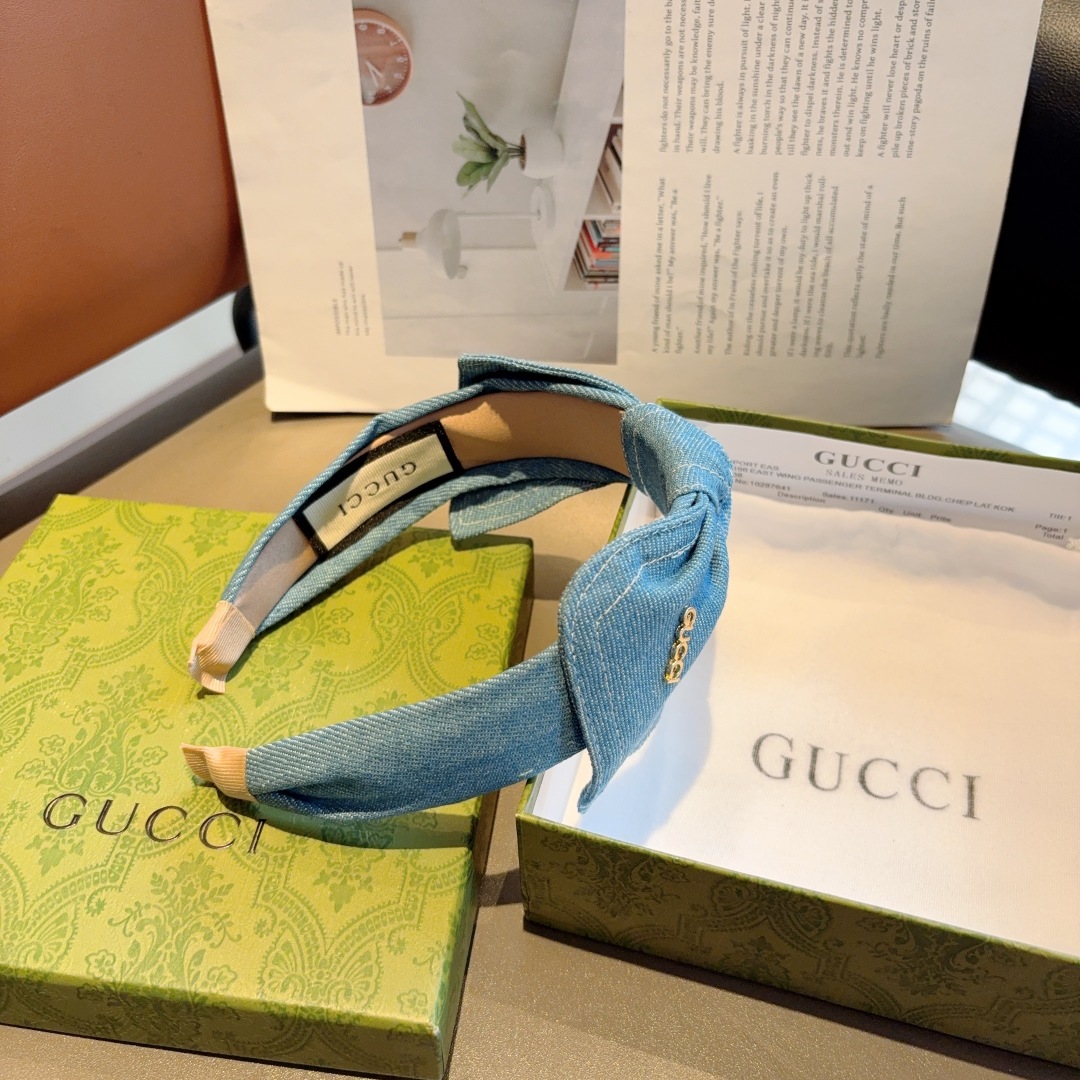 配包装
Gucci古奇 新款蝴蝶结牛仔布宽边发箍，女神外出必备单品，非常百搭，时尚潮流！