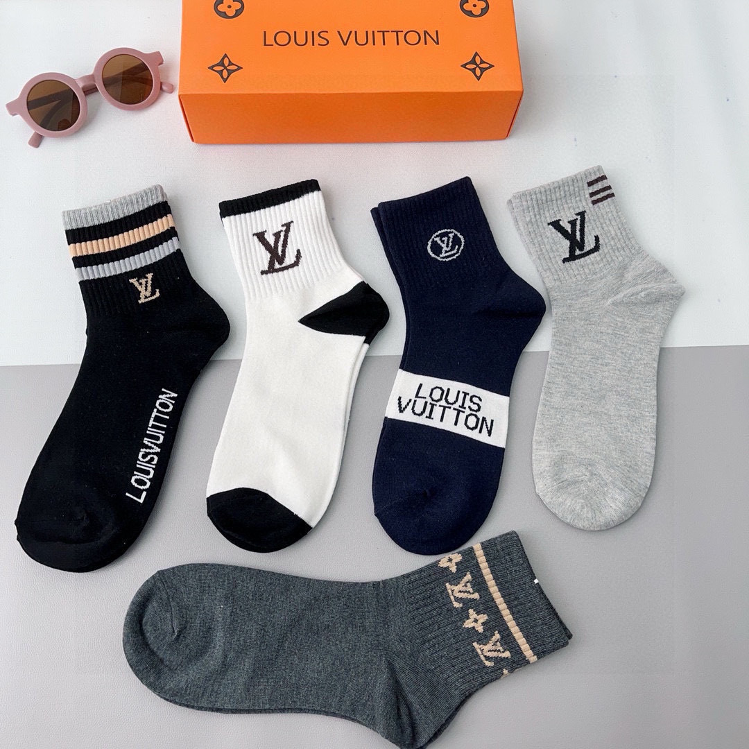 配包装（一盒5双） 🌟 LV 路易威登 超火爆男款中筒袜子，纯棉面料，经典字母logo中筒袜