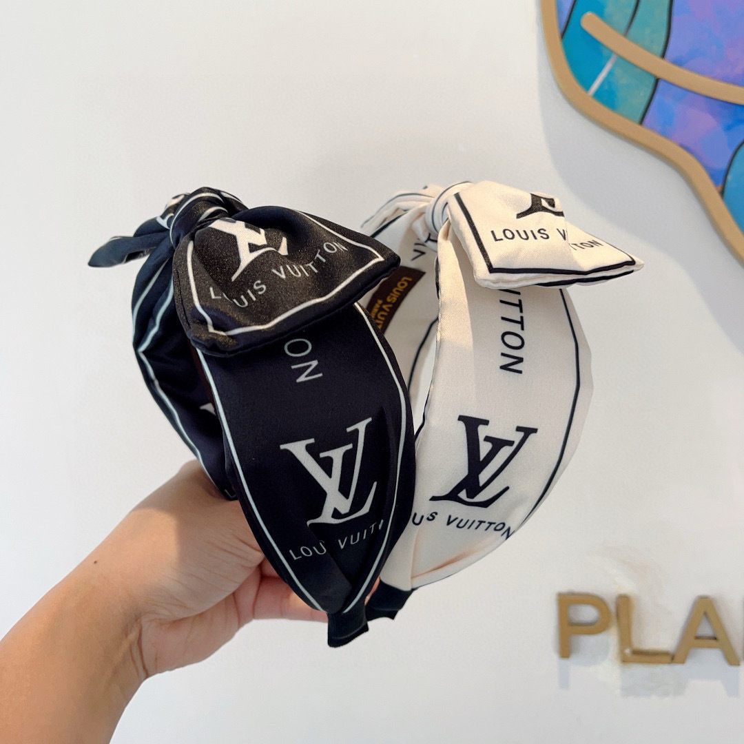 配包装
LV 路易威登 火爆新款宽版蝴蝶结发箍，时尚头箍，专柜最最新款来袭💕时尚百搭，女神必入  ！