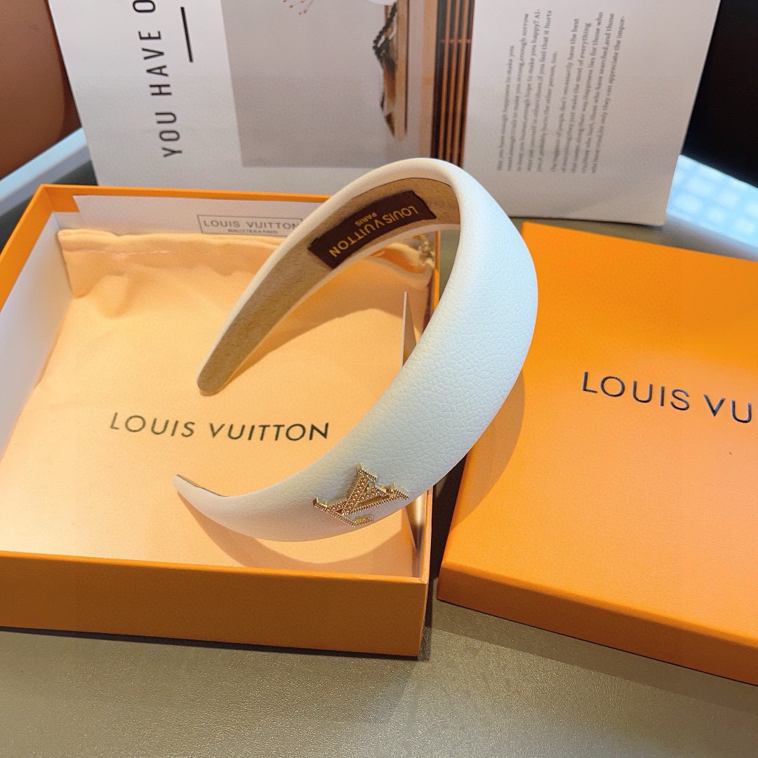 配包装
LV 路易威登 火爆新款韩版羊皮发箍，时尚头箍，网红最新款来袭💕时尚百搭，女神必入！