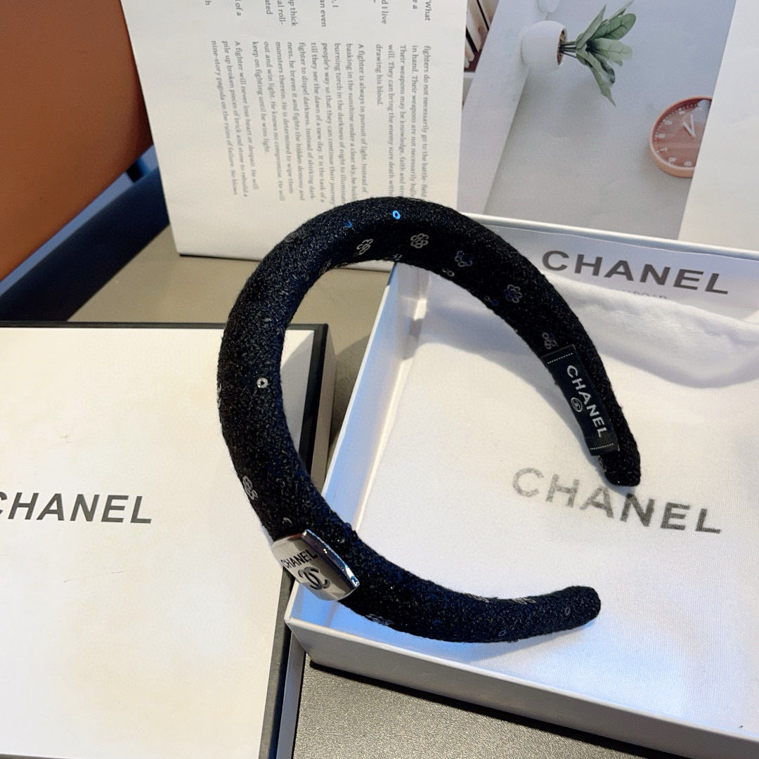 配包装
CHANEL（香奈儿）最新款小香发箍，新品巨显脸小头箍，网红爆款推荐 搭配高端双Ｃlogo ，超