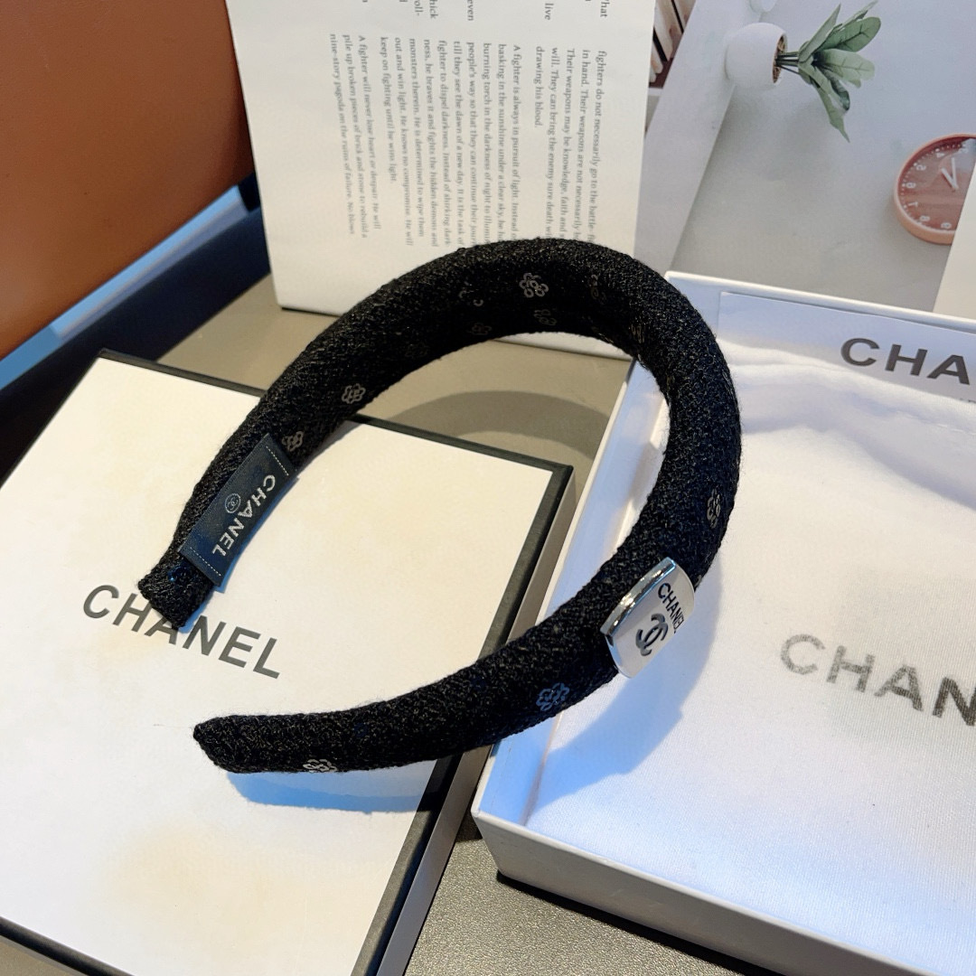 配包装
CHANEL（香奈儿）最新款小香发箍，新品巨显脸小头箍，网红爆款推荐 搭配高端双Ｃlogo ，超