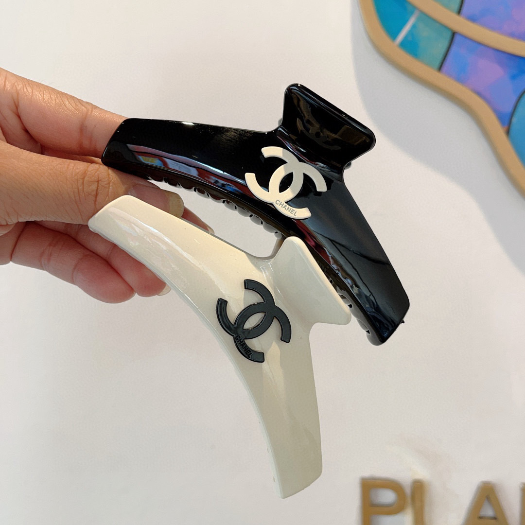 配包装
CHANEL（香奈儿）新款手工网红抓夹，高级感字母简约复古发夹原单货，潮流时尚百搭款！