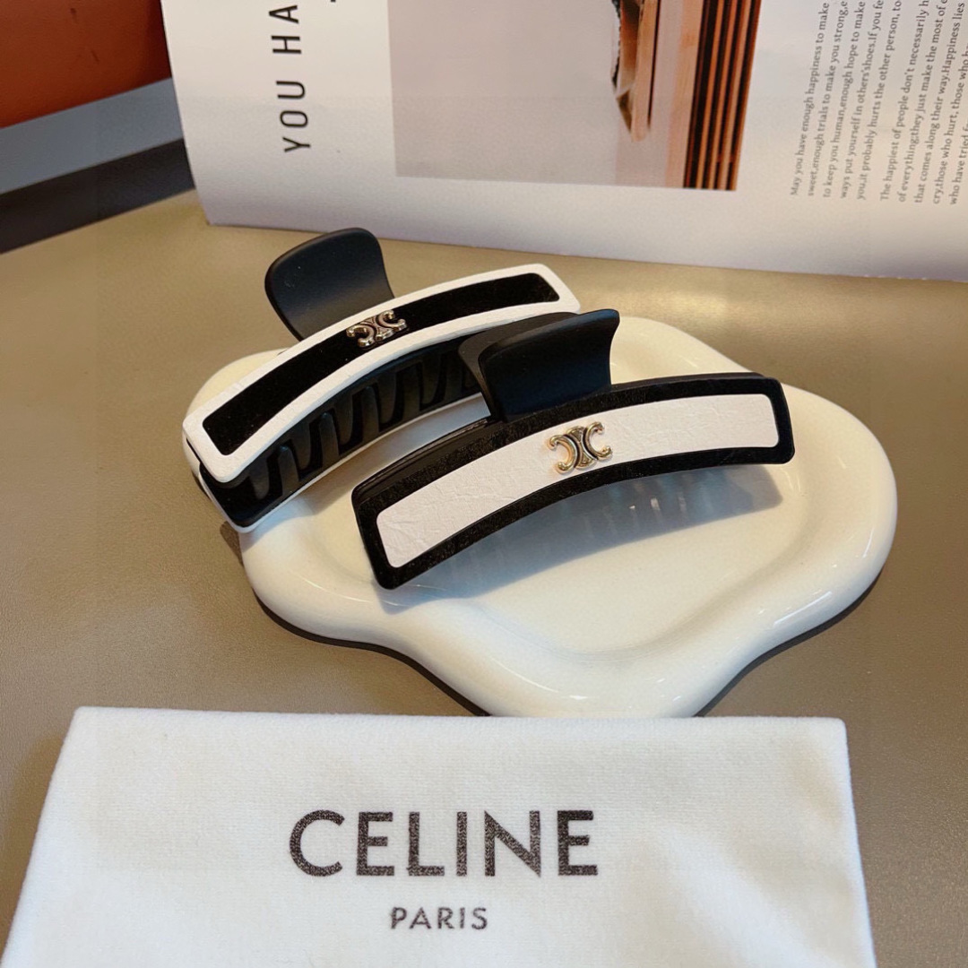 配包装
CELINE（赛琳） 凯旋门新款复古皮质抓夹 鸭嘴夹发夹，经典字母logo弹簧夹， 超精致，转图