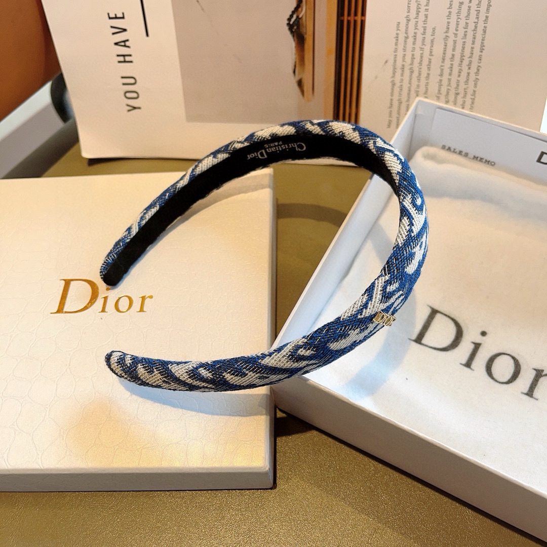 配包装
Dior（迪奥） 火爆新款D字母窄版发箍,专柜品质头箍  让你的魅力绽放 清新淑女范让时尚更简单