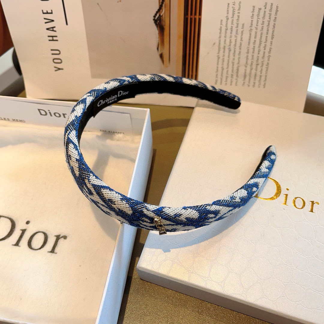 配包装
Dior（迪奥） 火爆新款D字母窄版发箍,专柜品质头箍  让你的魅力绽放 清新淑女范让时尚更简单