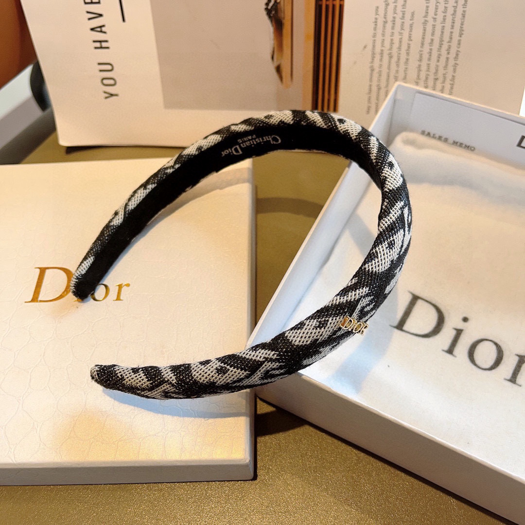 配包装
Dior（迪奥） 火爆新款D字母窄版发箍,专柜品质头箍  让你的魅力绽放 清新淑女范让时尚更简单