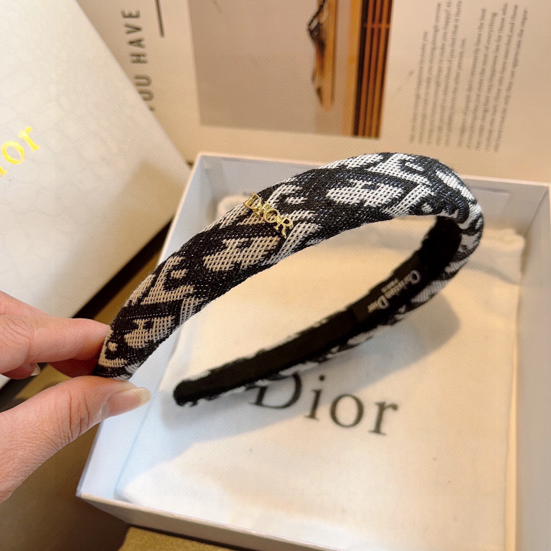 配包装
Dior（迪奥） 火爆新款D字母窄版发箍,专柜品质头箍  让你的魅力绽放 清新淑女范让时尚更简单