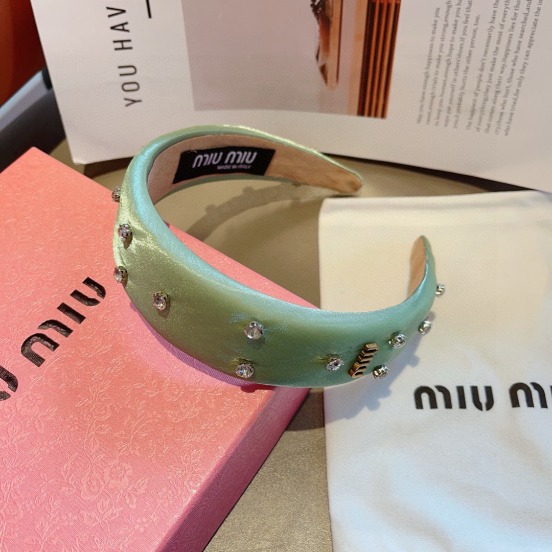 配包装
MIUMIU（缪缪）新款甜美带钻手工制作发箍，少女感简约百搭头箍、潮女必备品，超级的高大上！