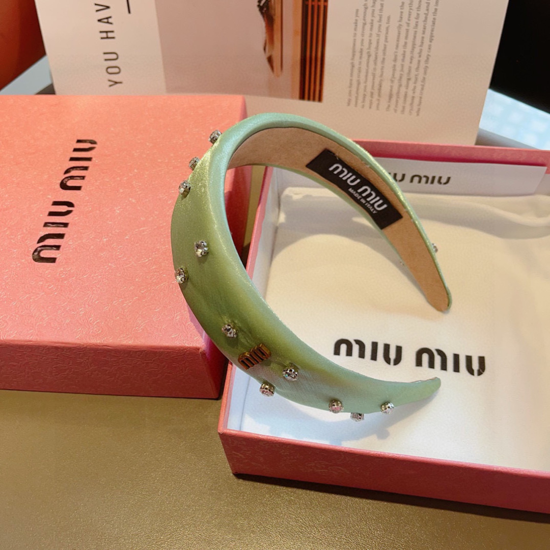 配包装
MIUMIU（缪缪）新款甜美带钻手工制作发箍，少女感简约百搭头箍、潮女必备品，超级的高大上！