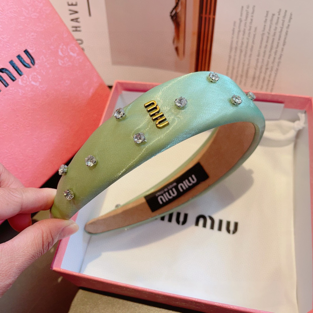 配包装
MIUMIU（缪缪）新款甜美带钻手工制作发箍，少女感简约百搭头箍、潮女必备品，超级的高大上！