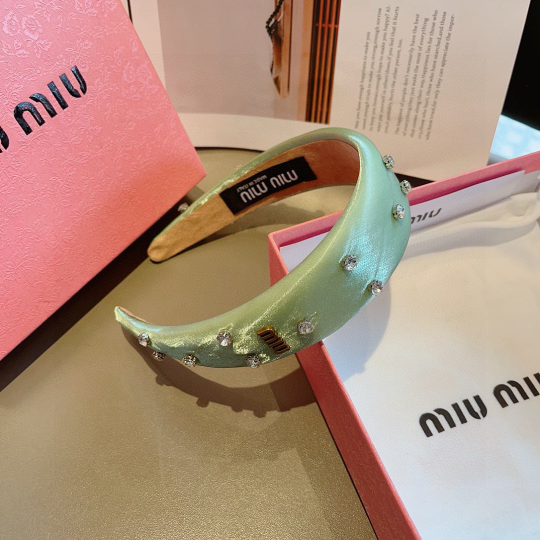配包装
MIUMIU（缪缪）新款甜美带钻手工制作发箍，少女感简约百搭头箍、潮女必备品，超级的高大上！