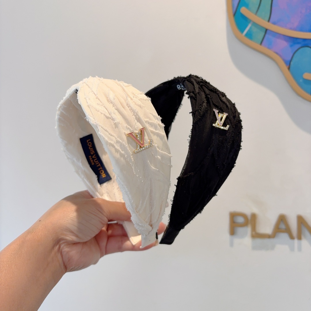 配包装
LV 路易威登 新款中间结发箍，时尚百搭宽边头箍，专柜最新款来袭💕时尚百搭，女神必入  ！