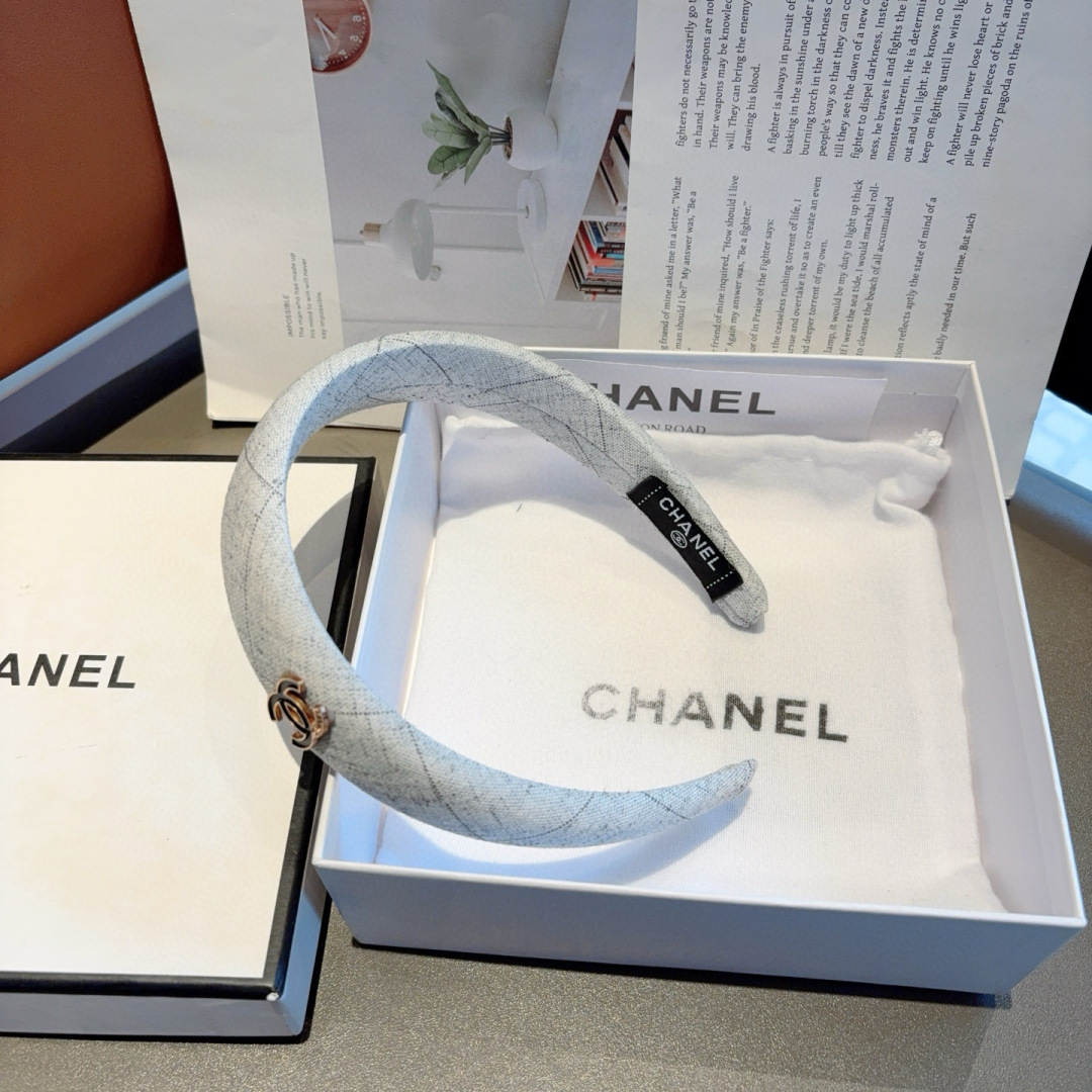 配包装
CHANEL（香奈儿）最新款小香发箍，新品巨显脸小头箍，网红爆款推荐 搭配高端双Ｃlogo ，超