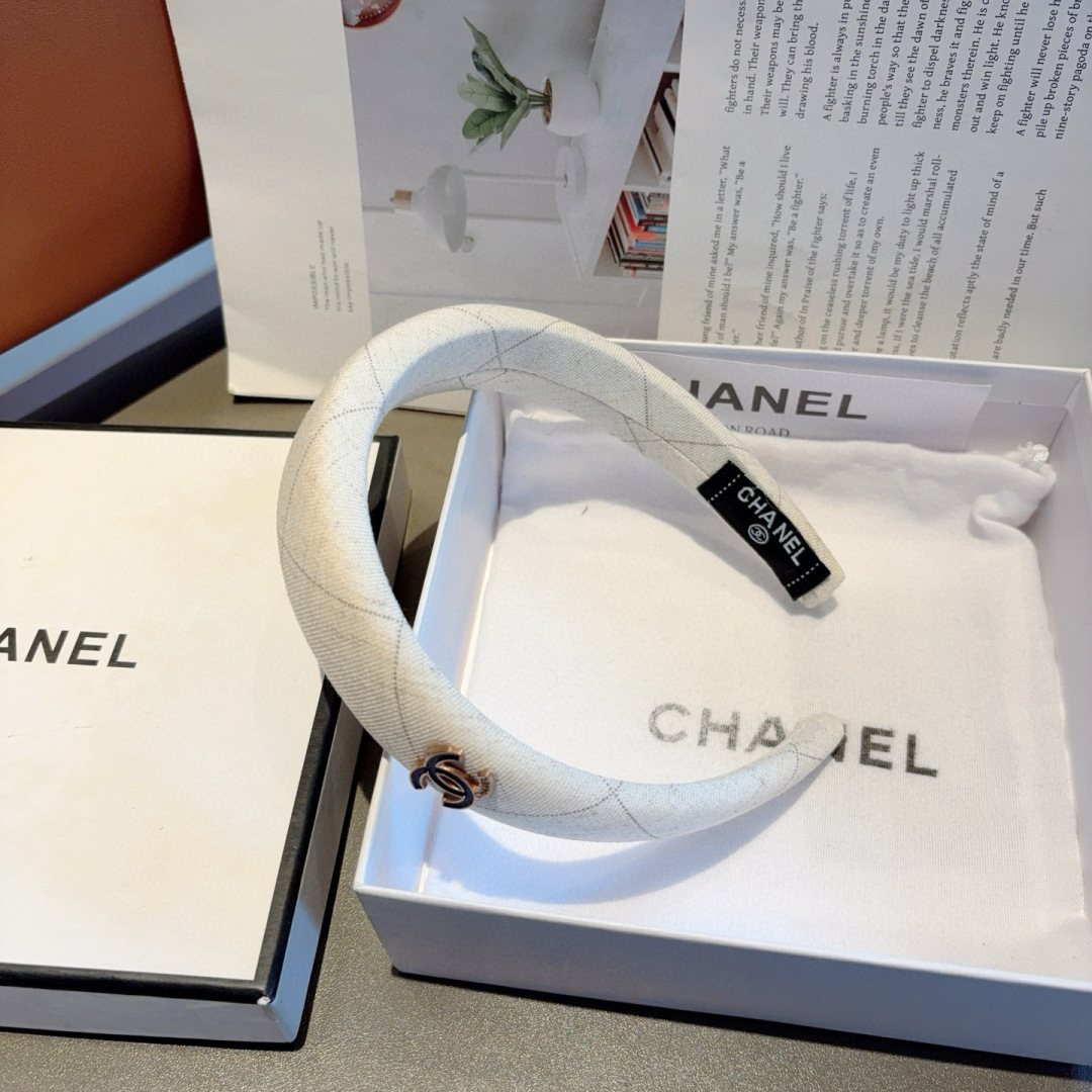 配包装
CHANEL（香奈儿）最新款小香发箍，新品巨显脸小头箍，网红爆款推荐 搭配高端双Ｃlogo ，超