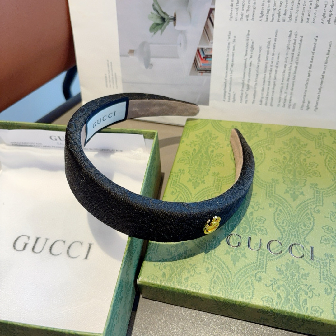 配包装
Gucci古奇 网红经典新款布艺发箍，女神必备单品头箍，非常百搭，时尚潮流款！