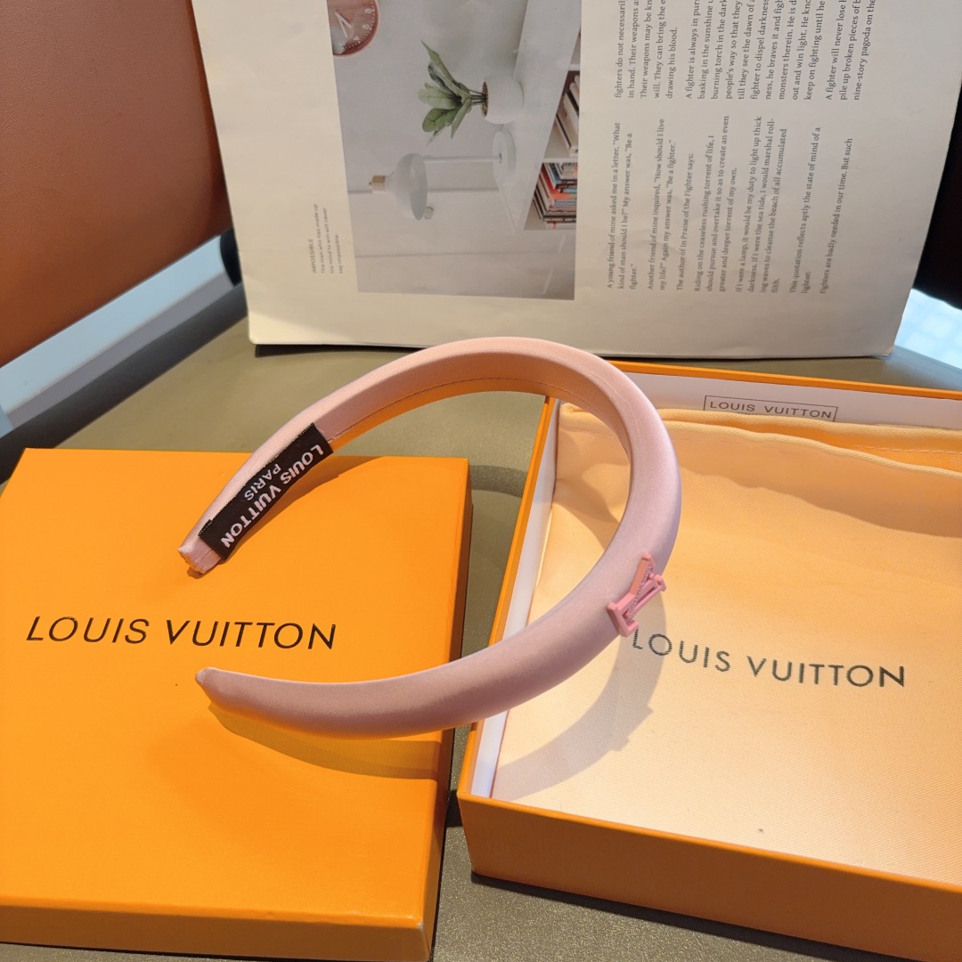 配包装
LV 路易威登 经典新款发箍，时尚可爱宽边头箍，专柜最新款来袭💕时尚百搭，女神必入  ！