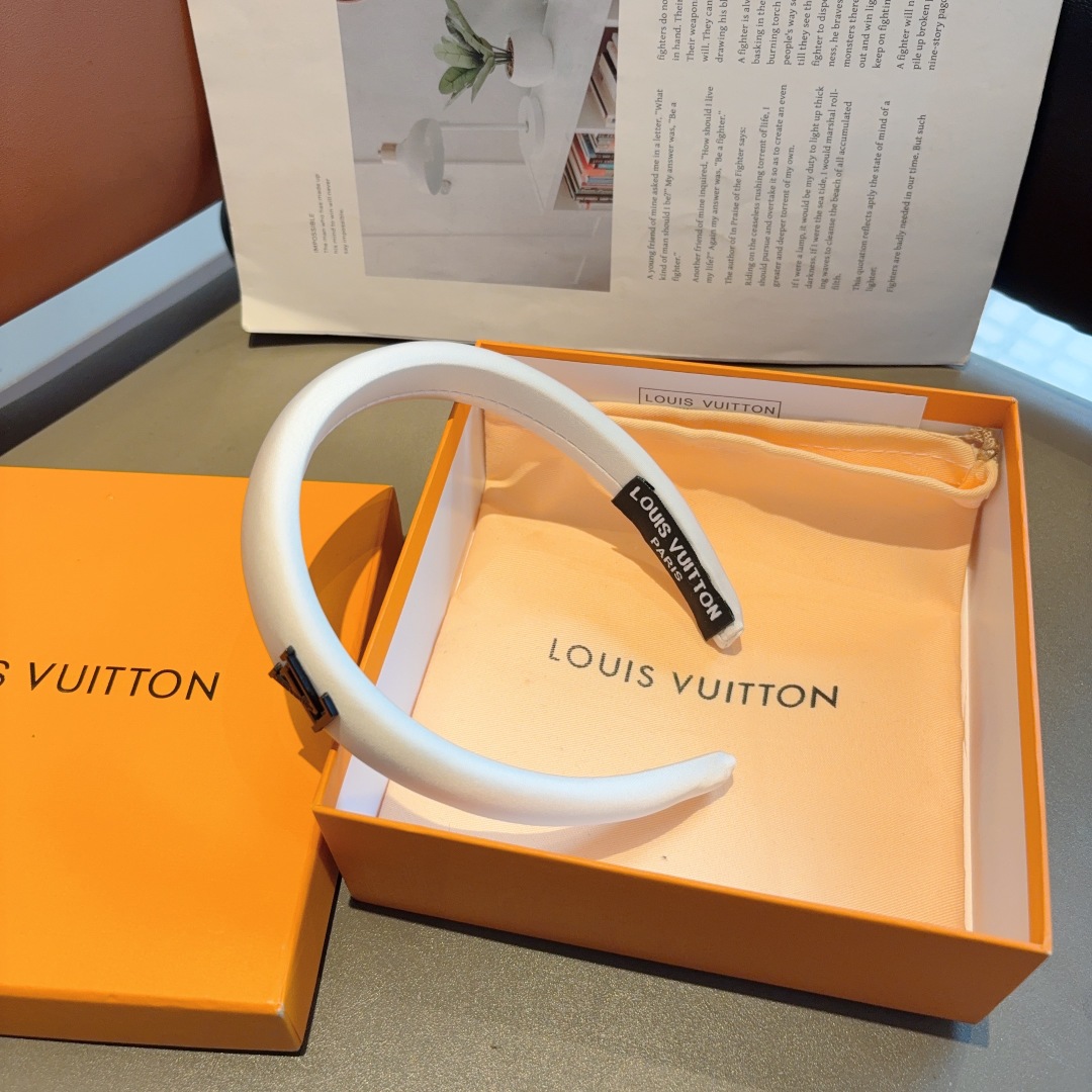 配包装
LV 路易威登 经典新款发箍，时尚可爱宽边头箍，专柜最新款来袭💕时尚百搭，女神必入  ！