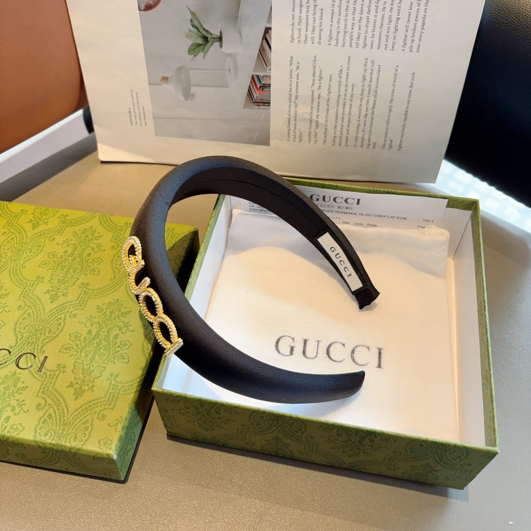 配包装
Gucci古奇 经典新款缎面布艺发箍，女神必备单品头箍，非常百搭，时尚潮流款！