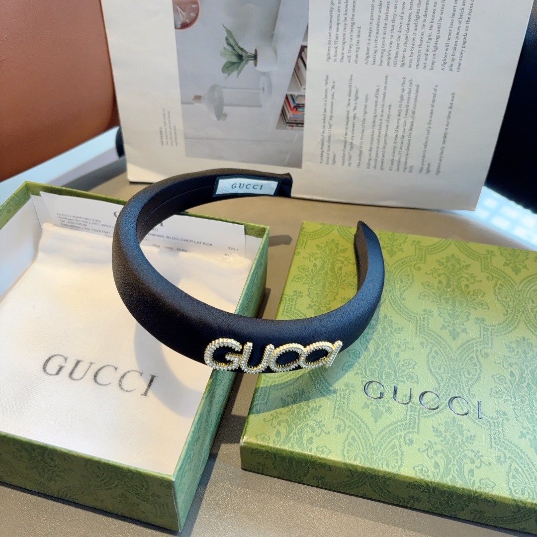 配包装
Gucci古奇 经典新款缎面布艺发箍，女神必备单品头箍，非常百搭，时尚潮流款！