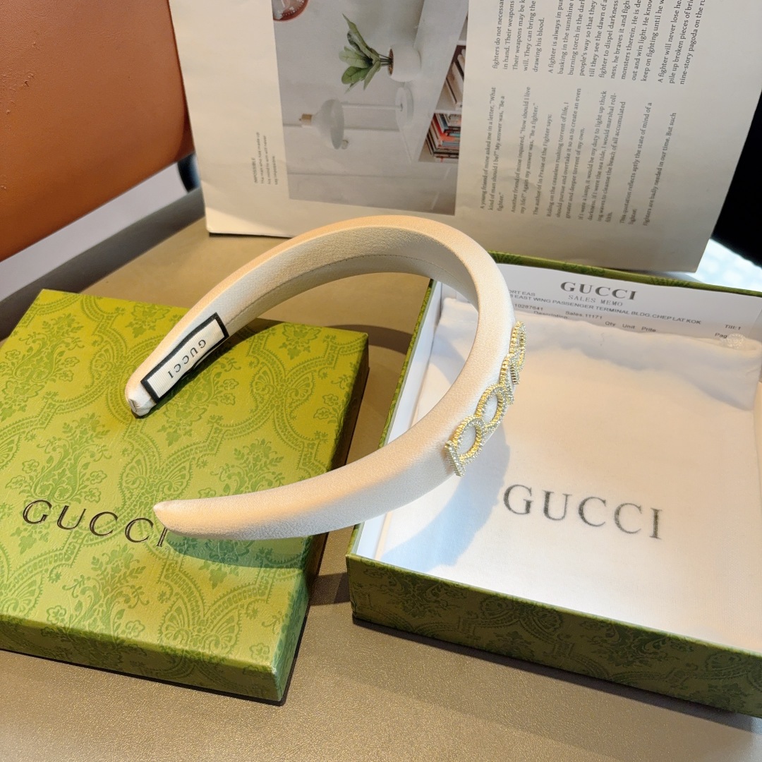 配包装
Gucci古奇 经典新款缎面布艺发箍，女神必备单品头箍，非常百搭，时尚潮流款！