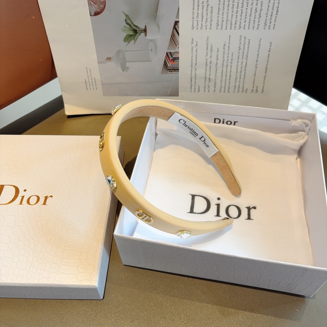 配包装
Dior（迪奥） 新款窄版高级感大牌发箍, 网红爆款防滑头箍、让你的魅力绽放 清新淑女范让时尚更