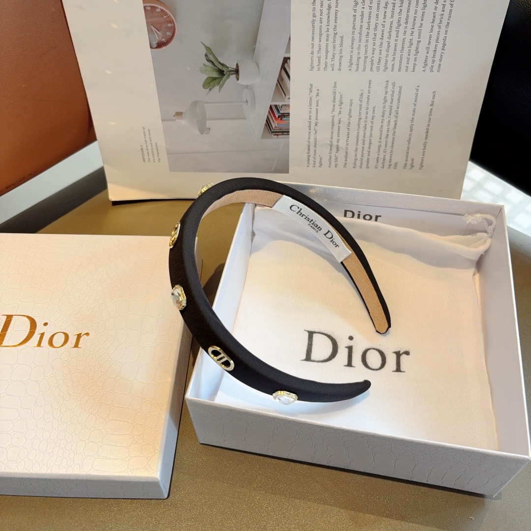 配包装
Dior（迪奥） 新款窄版高级感大牌发箍, 网红爆款防滑头箍、让你的魅力绽放 清新淑女范让时尚更