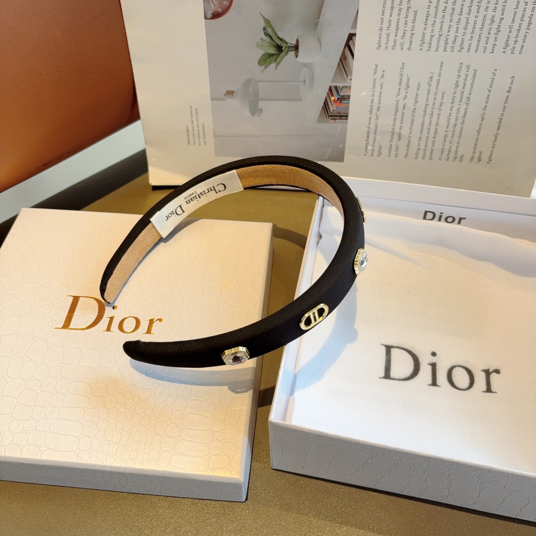 配包装
Dior（迪奥） 新款窄版高级感大牌发箍, 网红爆款防滑头箍、让你的魅力绽放 清新淑女范让时尚更